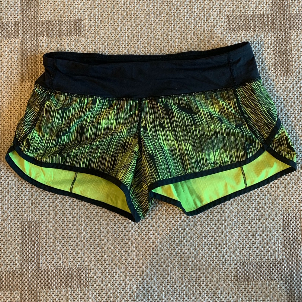 Lulu lemon hotty toddy short 2.5 in